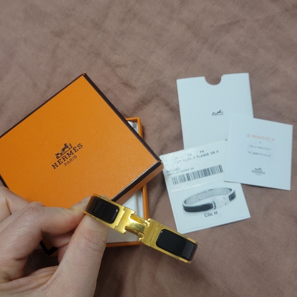 Hermes Clic H Bracelet in Black/Gold - Picture 3 of 11